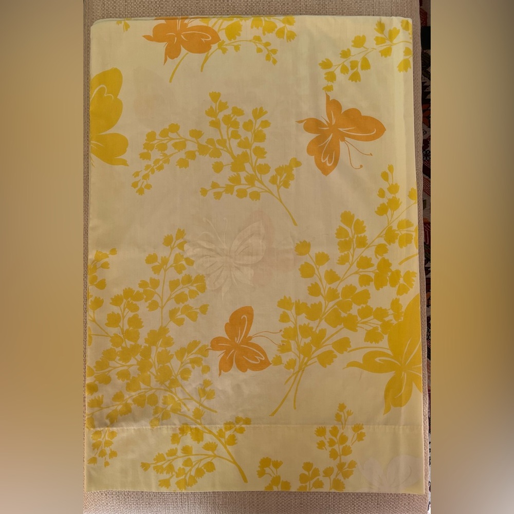 Vintage Springmade Mariposa Yellow Butterfly
Standard Pillowcases (2) - Picture 2 of 4